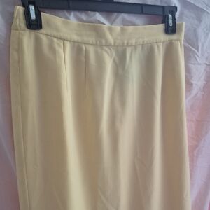 Chic Cream light   yellow Pencil Skirt for Women never worn but no tags